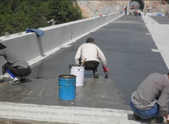 混凝土橋面防水黏結(jié)層施工技術(shù)的要點.jpg 混凝土橋面防水黏結(jié)層施工技術(shù)的要點.jpg